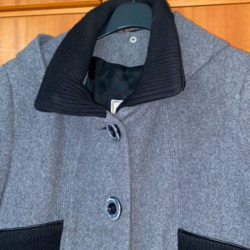 Women's coat used gray with black knitted details