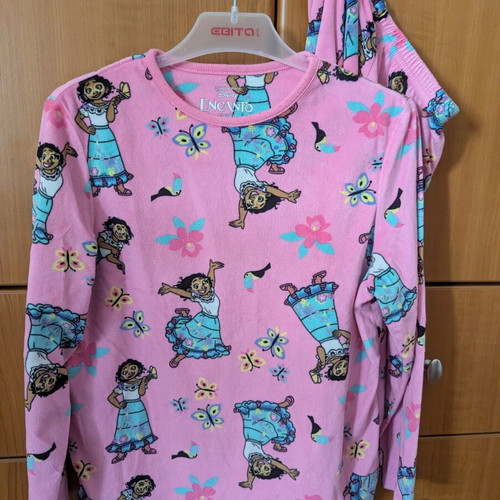 Encanto Disney pajamas like new, size 8-9, pink