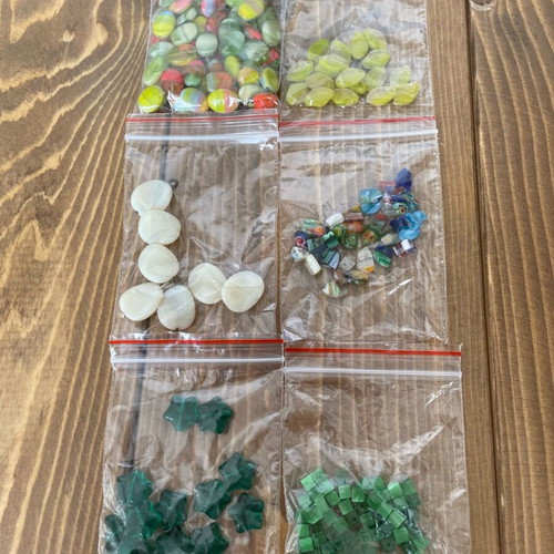 Pack of glass beads like new, 6 bags