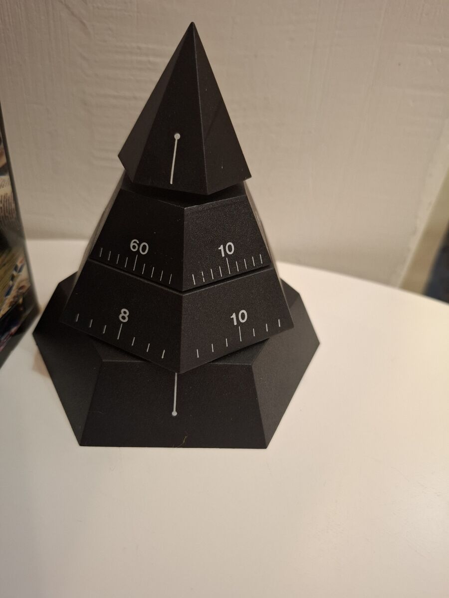 1988 Time Pyramid 4-D Design Desk Clock… - € 50,00 - Vendora.gr