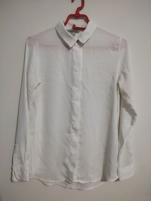 White H&M shirt like new, size 6, georgette fabric