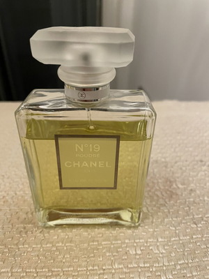 Chanel 19 Eau de Parfum 90 ml used, authentic