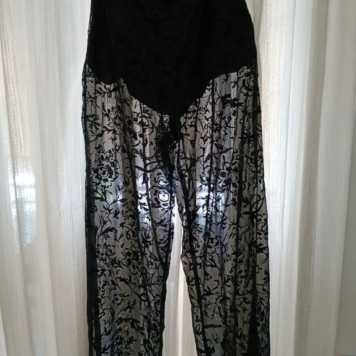 Sisley Lace Pants black like new with inner lining