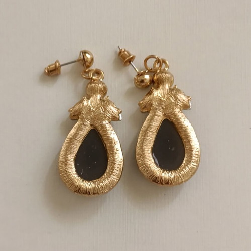 Teardrop earrings with crystals, new, gold finish