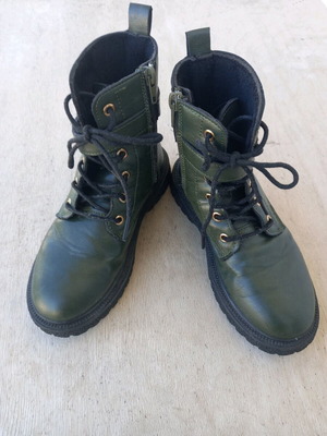 MariKelly kids boots size 32 like new, dark green