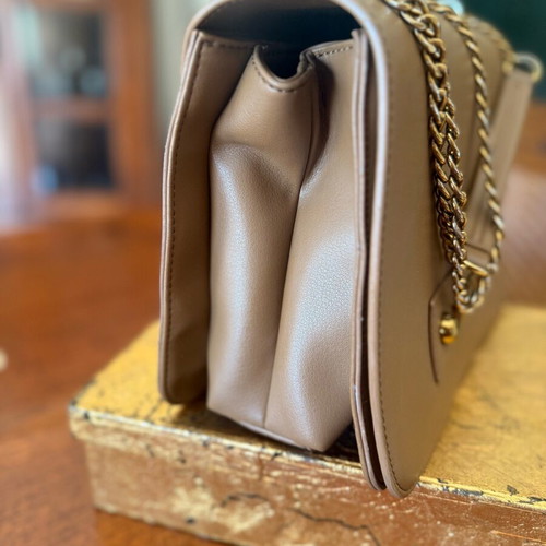 Moschino shoulder bag like new, camel color
