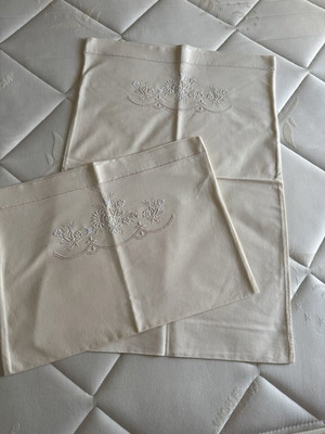 Vintage handmade dowry pillowcases set of 2, like new
