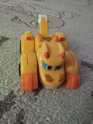 Robotic toy like new, talking and transformable