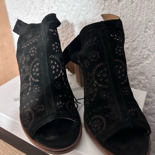 Alpe women's handmade sandals like new, size 41, black