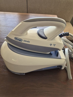 Stirella steam iron like new