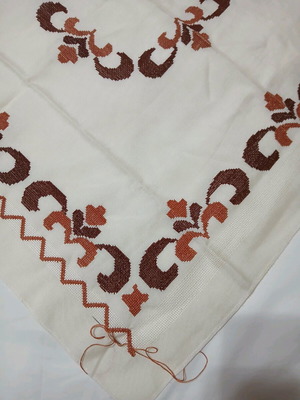 Embroidered unfinished square cloth, ecru color, new