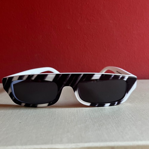 Moschino γυαλιά ηλίου like new, unisex, ορθογώνια, άσπρο και μαύρο