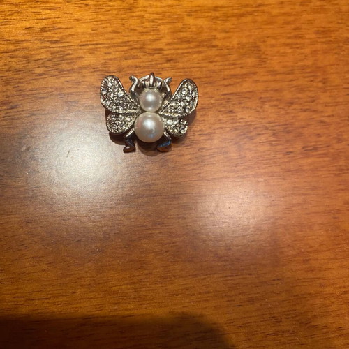Vintage silver bee brooch like new