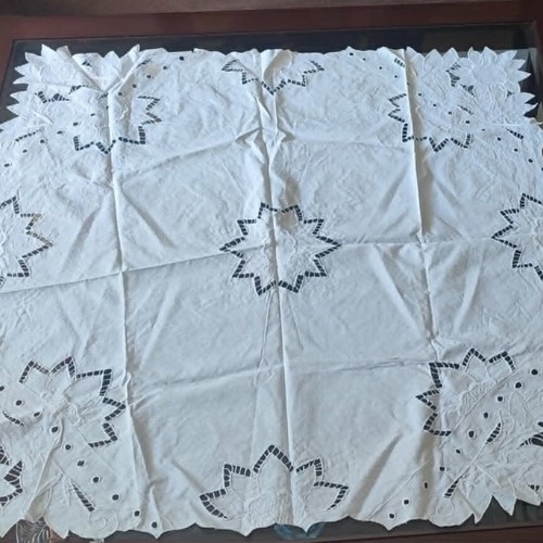 Vintage embroidered tablecloth 98x98 cm with cutwork and sunflower design like new