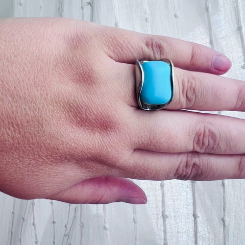 925 Sterling Silver Vintage Ring with Large Turquoise Stone like new