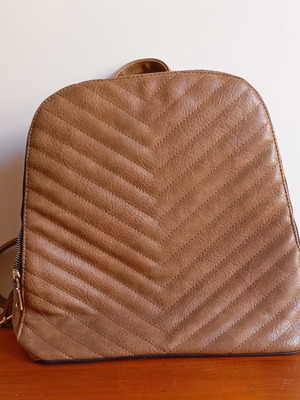 Backpack brown with double zipper like new