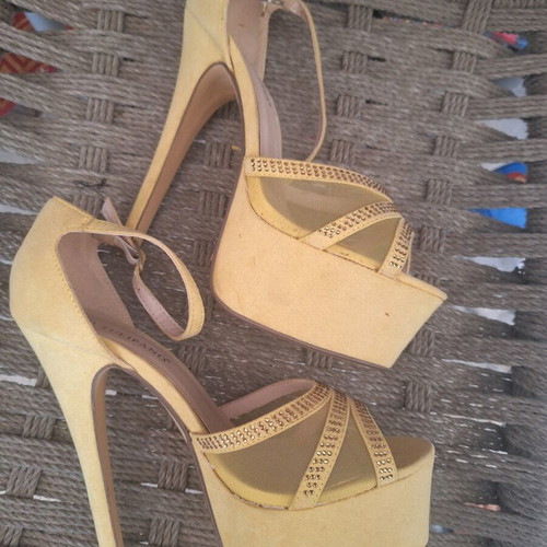 Tulipano yellow pumps like new size 39 with rhinestones
