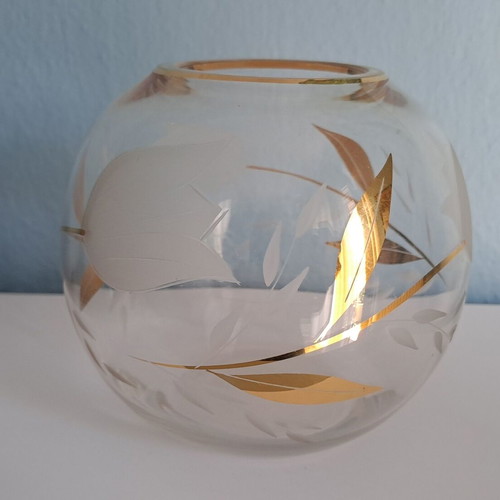 Glass vase with gold decoration like new