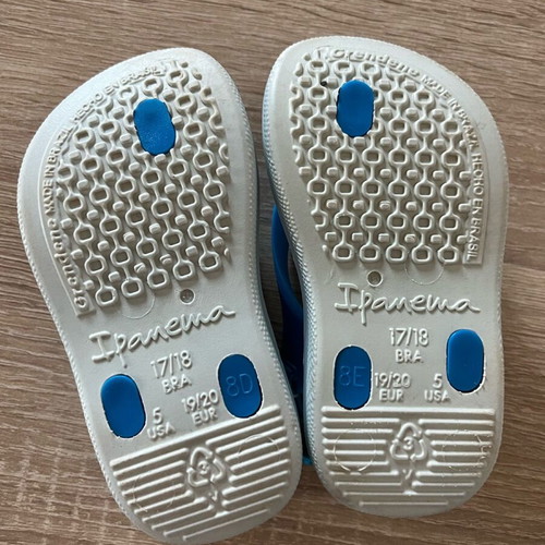Ipanema baby sandals like new, size 19/20, blue
