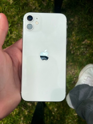 IPhone 11 like new, white, 64GB