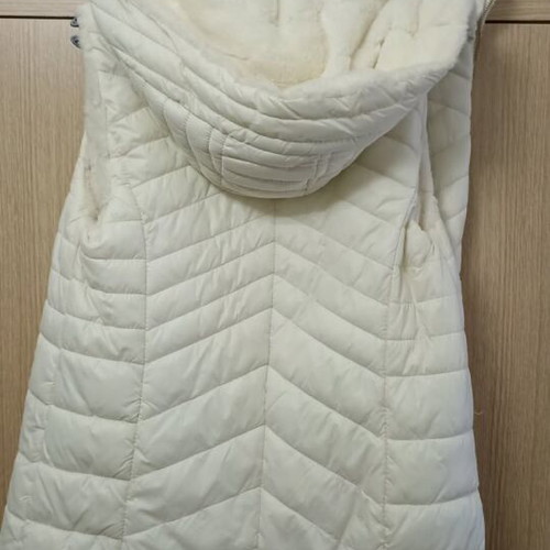 BSB white fur sleeveless vest like new, size 40