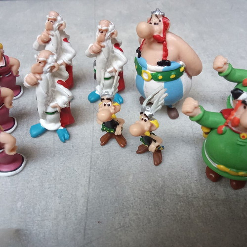 Mini Asterix, Obelix, Panoramix, Majestix figures used, pack of 28 from 1990s