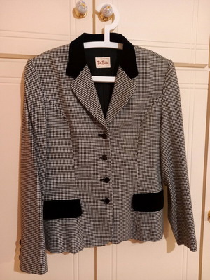 Betty Barclay jacket size L like new with velvet details