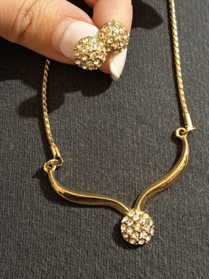 Necklace and earrings set gold color like new with rhinestones Avon
