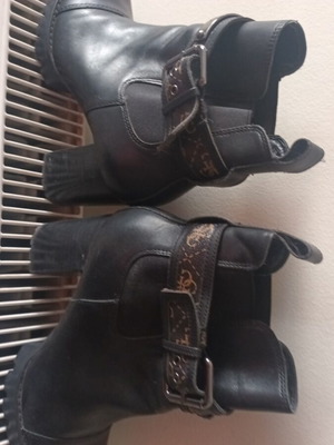 Guess leather women's ankle boots like new, black size 38