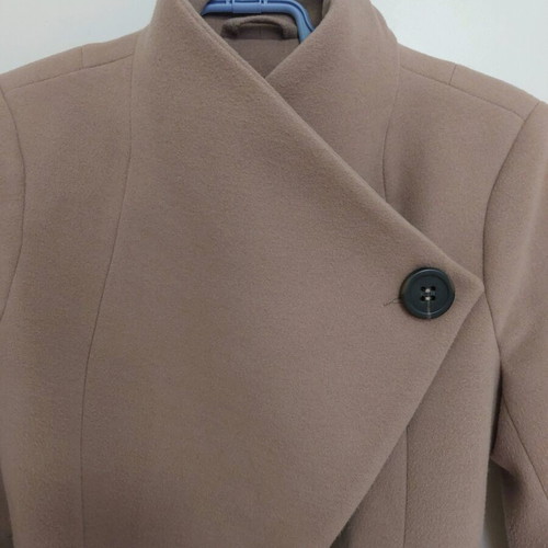 Lynne camel coat like new, size 38 with belt