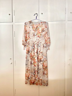 MilkWhite dress medium like new, loose and airy