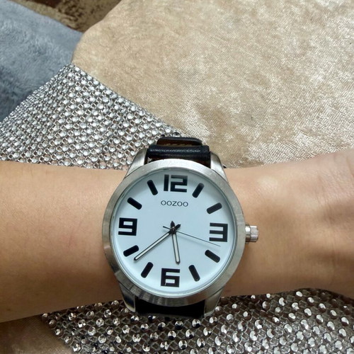 Oozoo watch like new, black and white