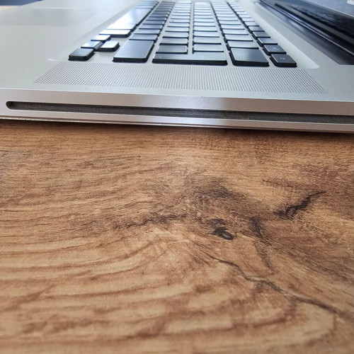 MacBook Pro 15.4" Mid 2009 used, 2.66GHz Core 2 Duo, 4GB RAM, 320GB HDD no battery