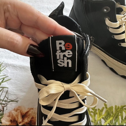 Refresh women's sneaker boot new, black size 39