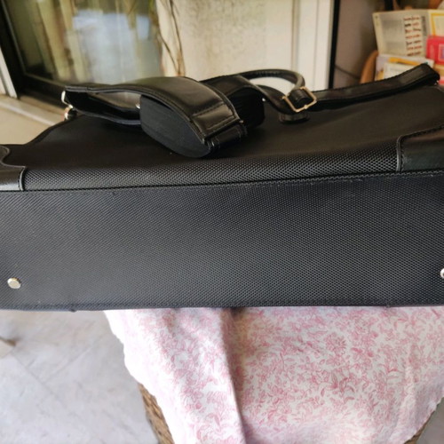 Unisex bag used in excellent condition, size 42x34x14 cm