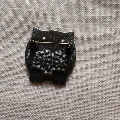 Owl pin used