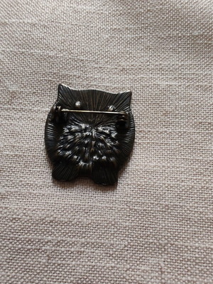 Owl pin used
