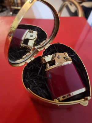 Gold-plated heart lighter vintage like new