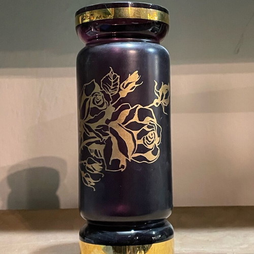 Glass vintage vase like new with gold details and roses