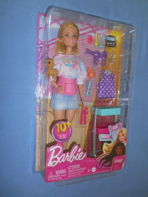 Barbie HNK95 Malibu Stylist καινούργια κούκλα