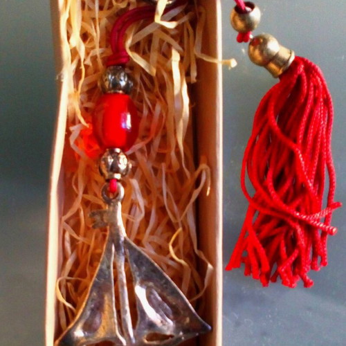Gouria Cross and Boat unused, set of two pieces