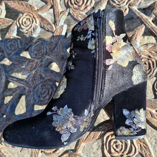 Floral Velvet Boots CHRYSANTHOU like new, size 38