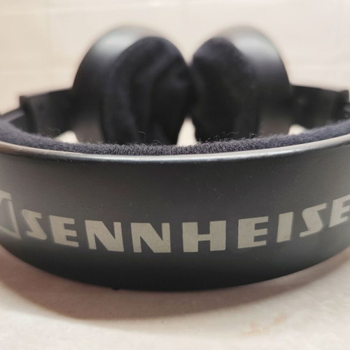 Sennheiser HD 465 headphones used for parts, right earphone working