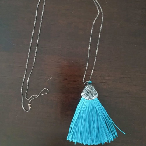 Long necklace with petrol tassel new