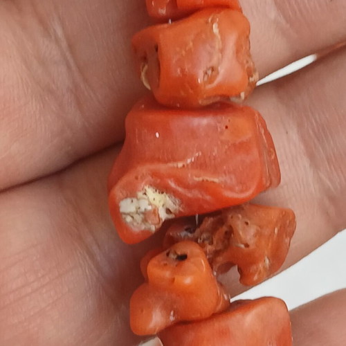 Necklace with large natural coral pieces, 50 cm