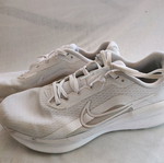 Nike Downshifter 13 men's athletic shoes used, size 44, white