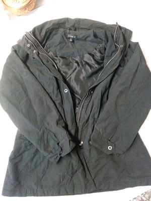 Light cotton jacket 70% used, size 44, black with zipper