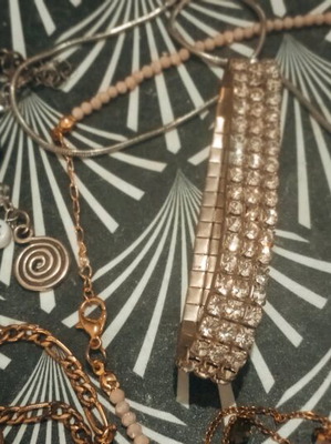 Лот от бижута,повечето с позлата