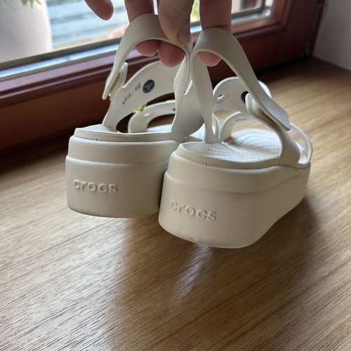 Crocs Brooklyn 4U women's platform sandals with Jibbitz charms, beige