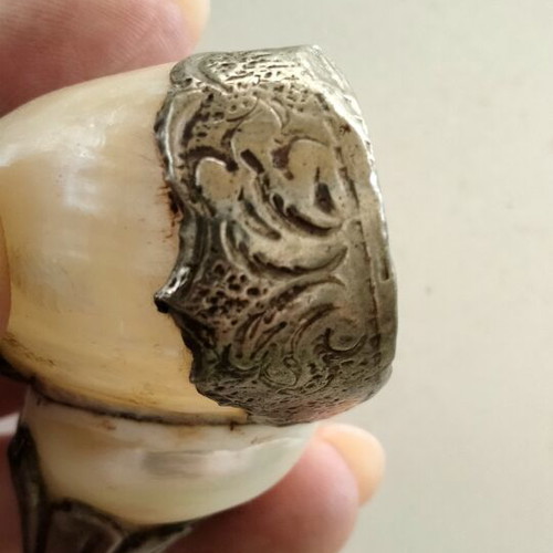 Vintage Tibetan Ritual Shell 7cm with Turquoise and Civet, like new